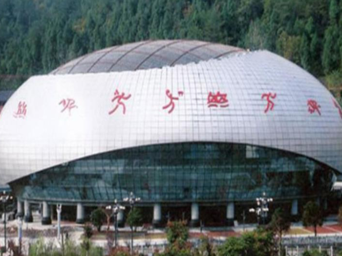 宜都体育中心球形网架加工安装